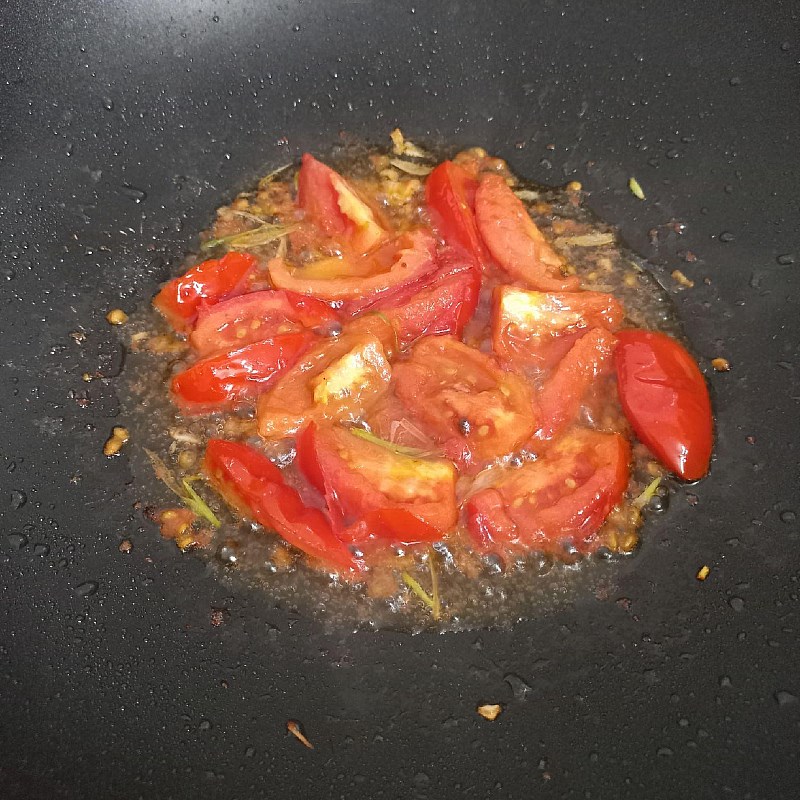 Bước 3 Làm sốt cà chua Cá bớp sốt cà chua