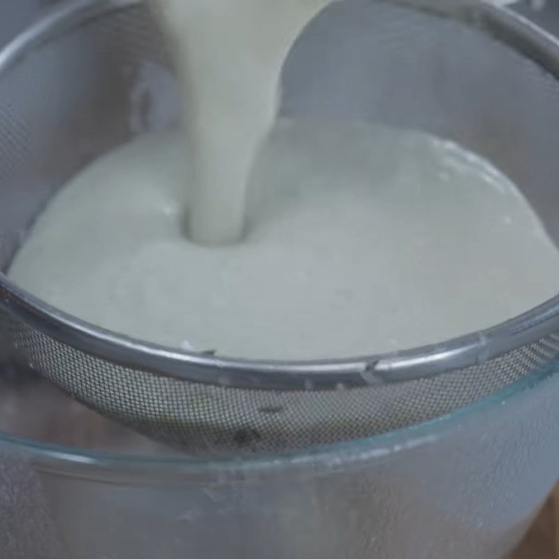 Bước 5 Lọc hỗn hợp súp gà Súp kem ức gà xào