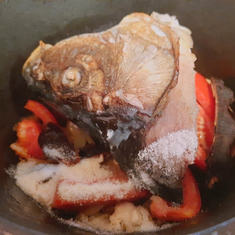 Bước 4 Nấu canh Đầu cá chép nấu canh chua