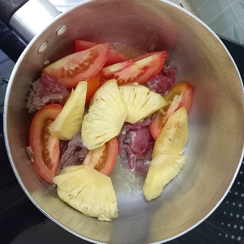Bước 3 Nấu canh Canh thịt bò cà chua thơm