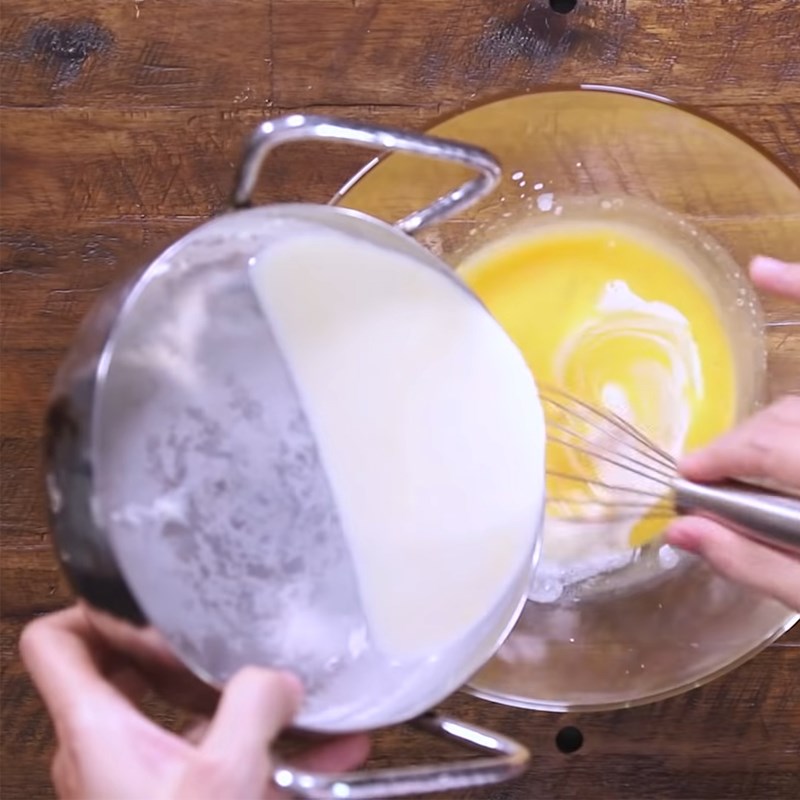 Bước 1 Nấu hỗn hợp bánh flan Bánh Trung Thu rau câu thanh long đỏ nhân flan