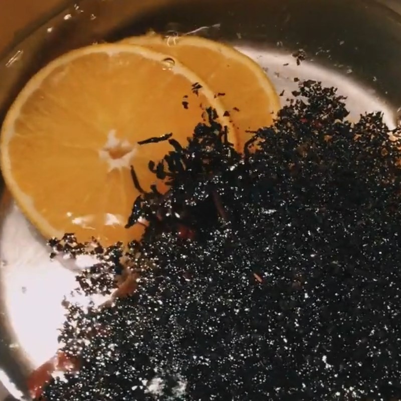 Bước 2 Nấu trà đen với cam quế Trà cam quế mật ong