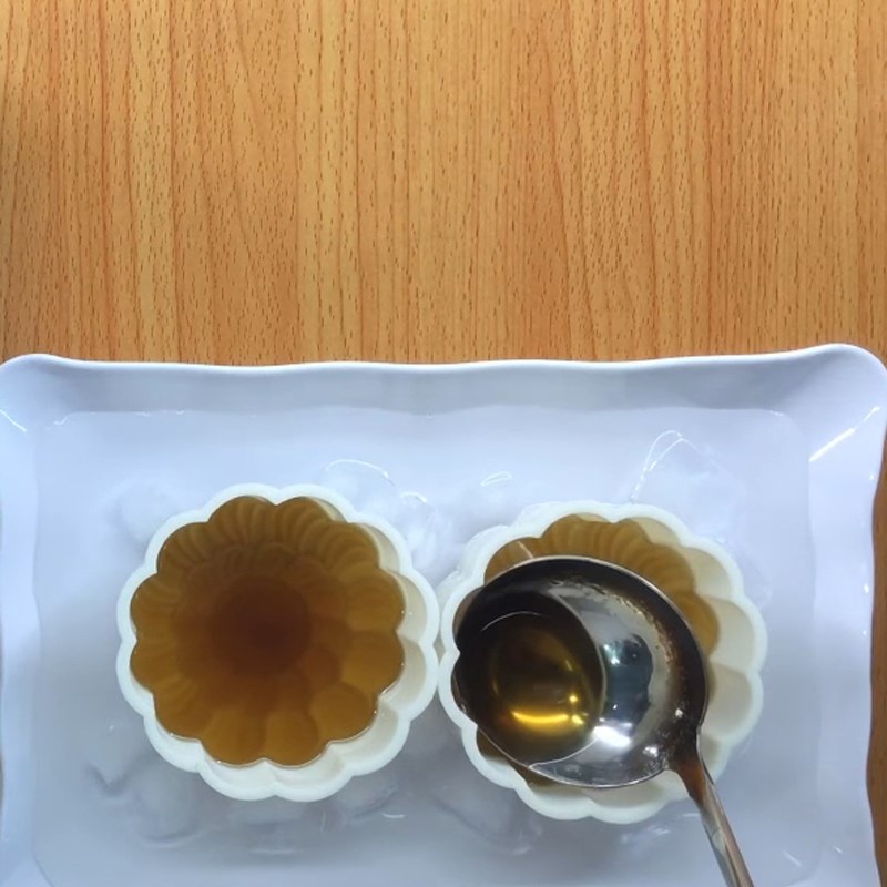 Bước 3 Nấu và đổ khuôn rau câu lần 1 Bánh Trung Thu rau câu cà phê nhân bánh flan