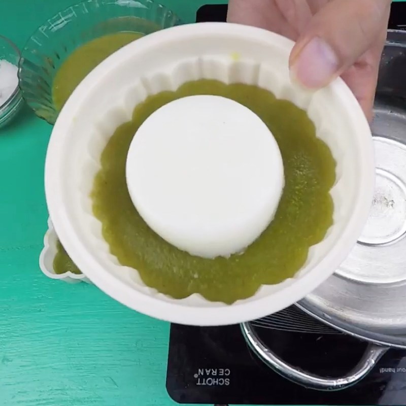 Bước 3 Nấu và đổ khuôn rau câu lần 1 Bánh Trung Thu rau câu bơ nhân bánh flan