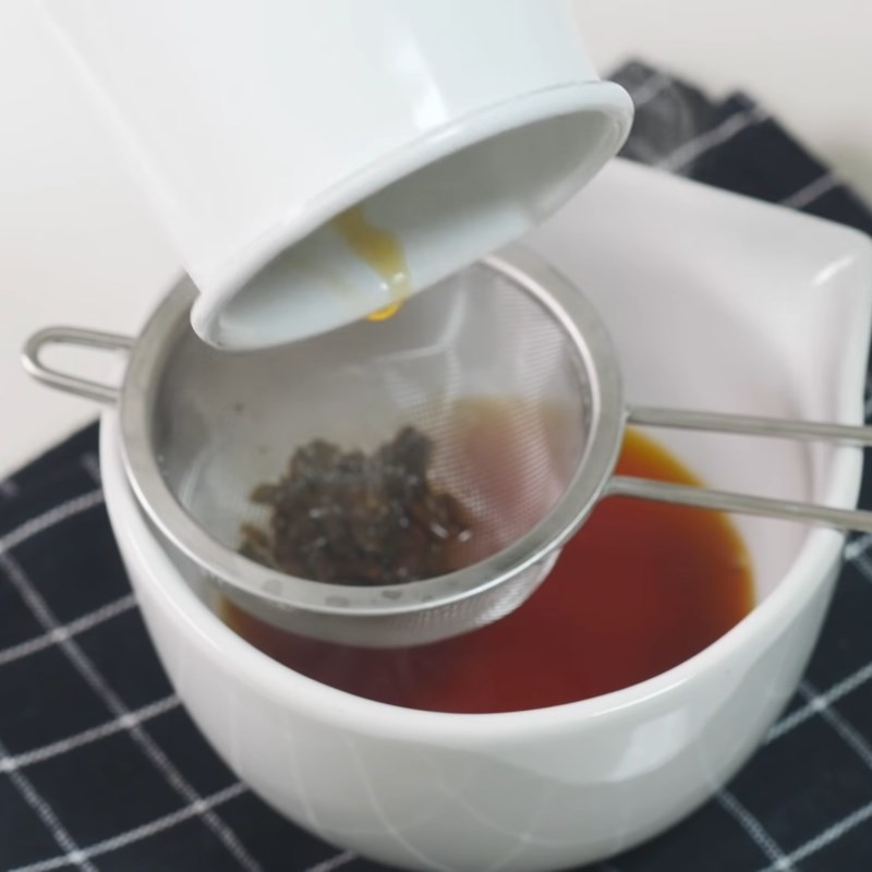 Bước 1 Nấu và lọc trà Trà sữa socola trân châu