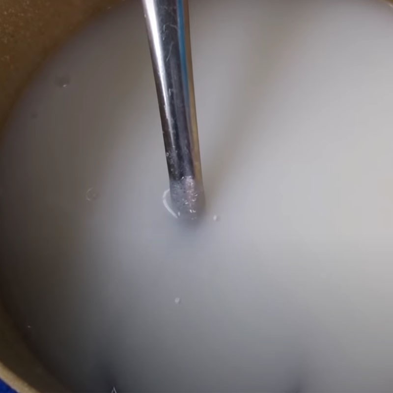 Bước 3 Ngâm bột rau câu và nấu Thạch chuối dừa