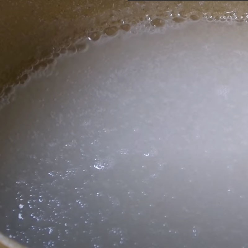 Bước 3 Ngâm bột rau câu và nấu Thạch chuối dừa