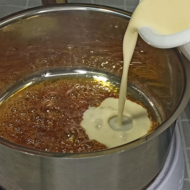 Bước 3 Ngâm gelatin và đun hỗn hợp sữa lần 2 Panna cotta dừa caramel
