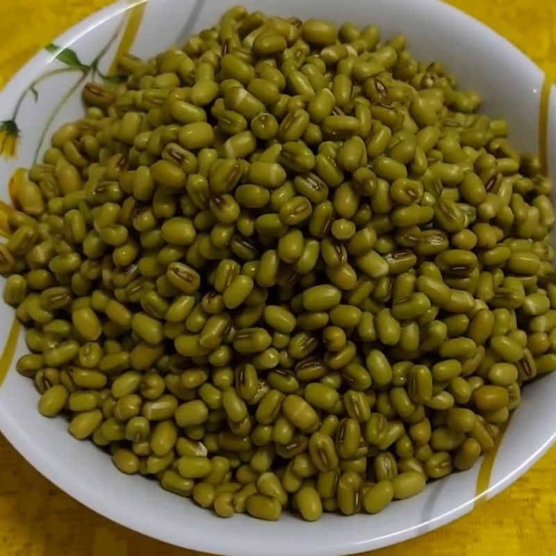 Bước 1 Ngâm rửa đậu xanh Chè đậu xanh đường thốt nốt bằng nồi cơm điện