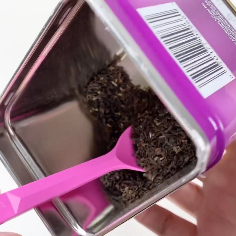 Bước 1 Ngâm trà Trà sữa ủ lạnh (cold brew)