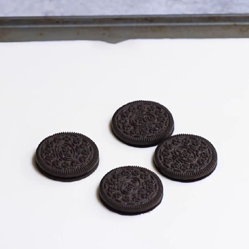 Bước 2 Nghiền oreo Kem cuộn oreo