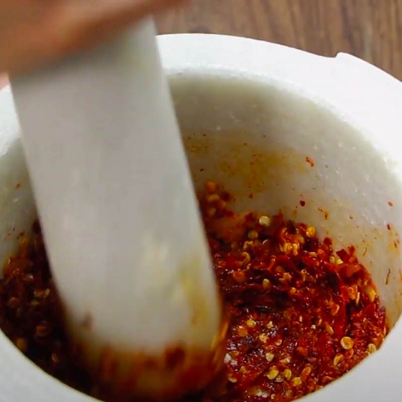 Bước 3 Pha sốt Thái Gỏi chân gà Thái Lan