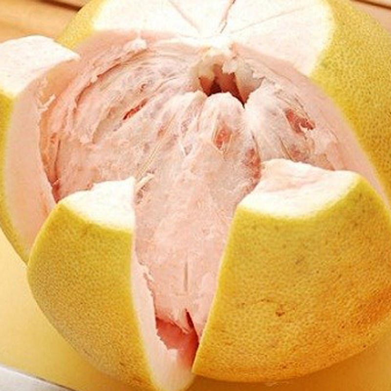 Bước 1 Sơ chế bưởi và chuối Sinh tố bưởi chuối