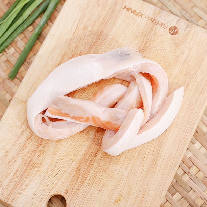 Bước 1 Sơ chế cá hồi Lườn cá hồi chiên nước mắm
