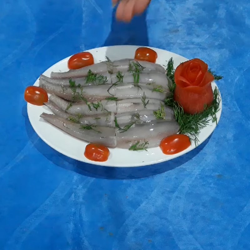 Bước 1 Sơ chế cá khoai Lẩu cá khoai nấu hành ớt