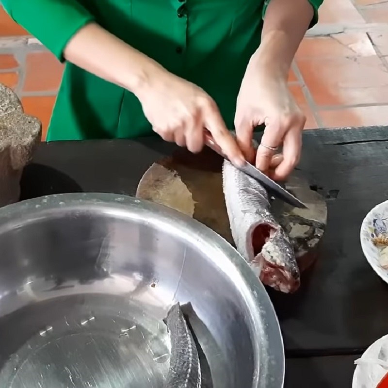 Bước 1 Sơ chế cá lóc Cá lóc nướng riềng sả