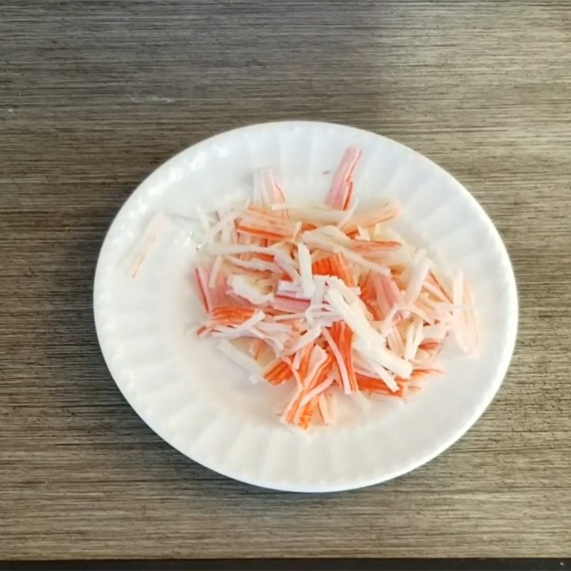 Bước 1 Sơ chế các nguyên liệu Salad trứng cá hồi