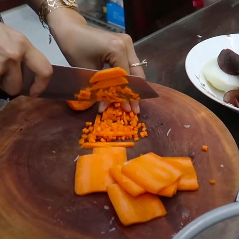 Bước 2 Sơ chế các nguyên liệu còn lại Chả cua biển