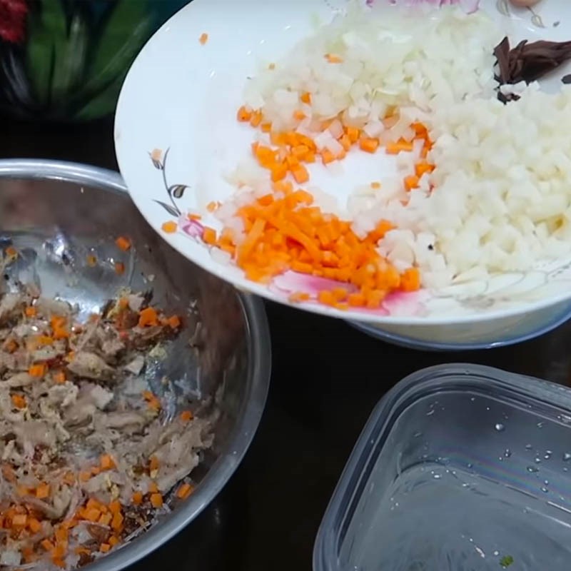 Bước 2 Sơ chế các nguyên liệu còn lại Chả cua biển