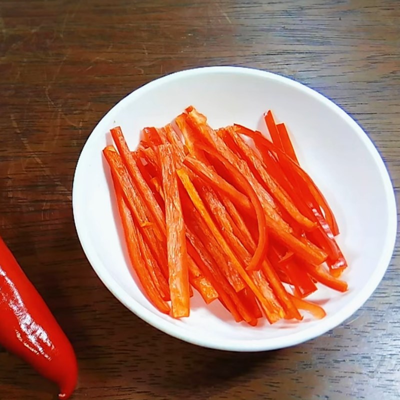 Bước 2 Sơ chế các nguyên liệu khác Gỏi bắp cải cà rốt chay