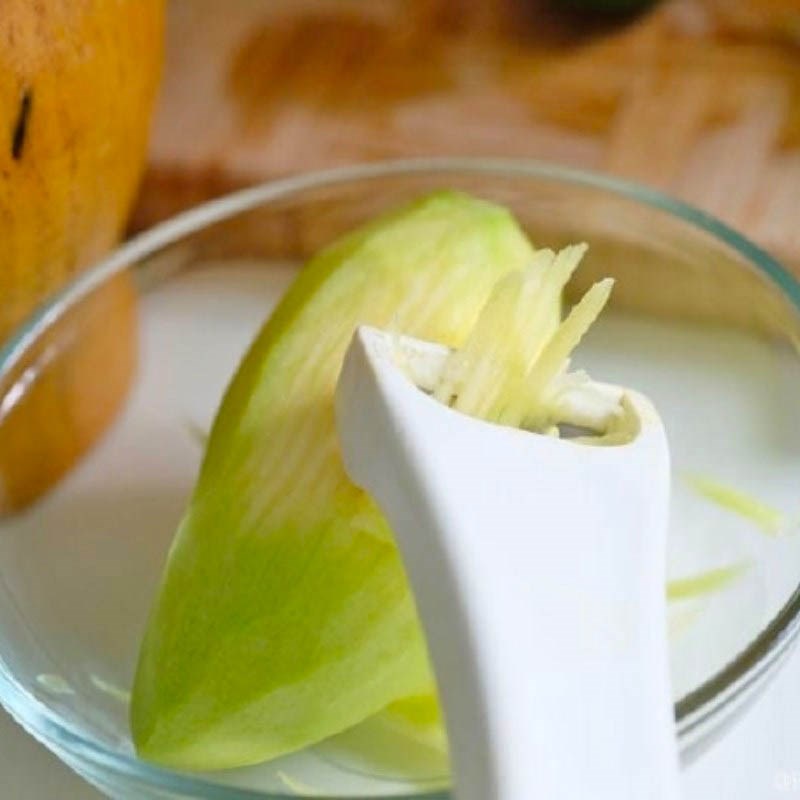 Bước 2 Sơ chế các nguyên liệu khác Gỏi chân gà Thái Lan