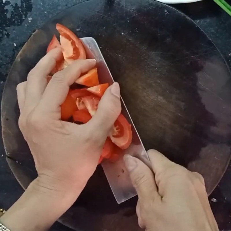 Bước 2 Sơ chế các nguyên liệu khác Cá dìa nấu canh chua