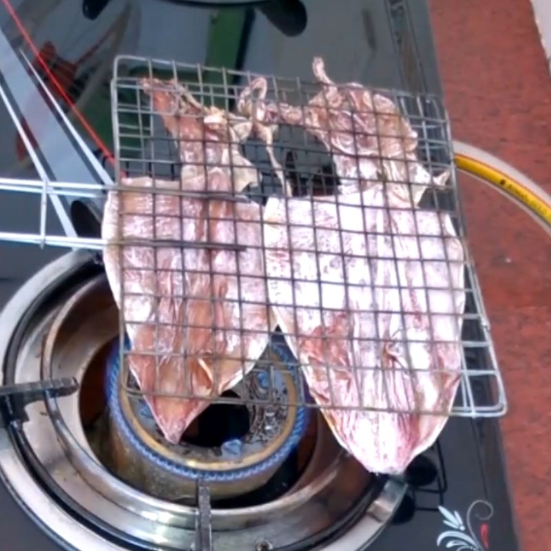 Bước 1 Sơ chế khô mực Khô mực chiên tiêu