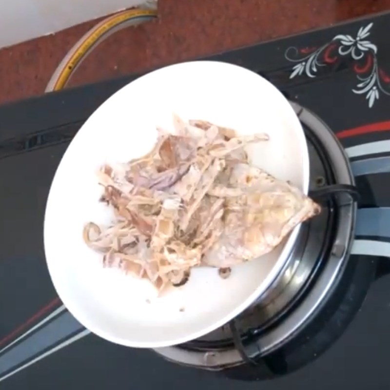 Bước 1 Sơ chế khô mực Khô mực chiên tiêu