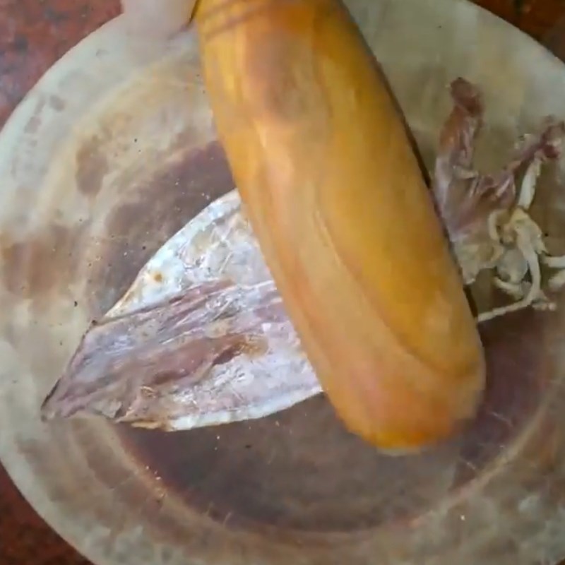 Bước 1 Sơ chế khô mực Khô mực chiên tiêu