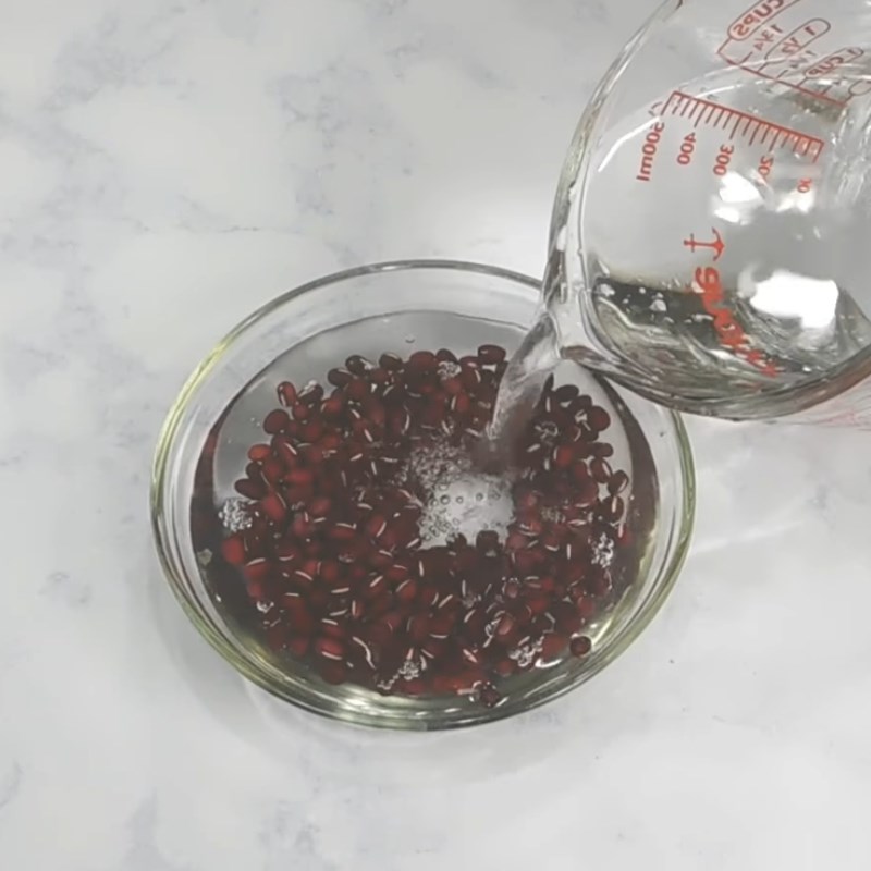 Bước 1 Ngâm đậu đỏ Pudding đậu đỏ nước cốt dừa
