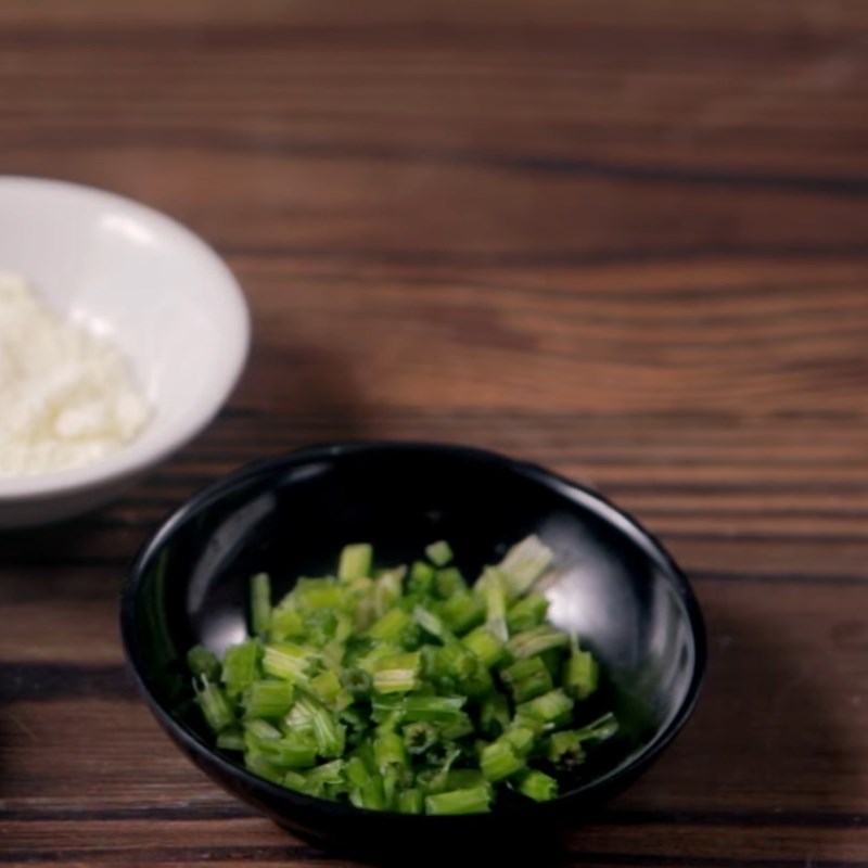 Bước 1 Sơ chế thịt gà Súp kem ức gà xào