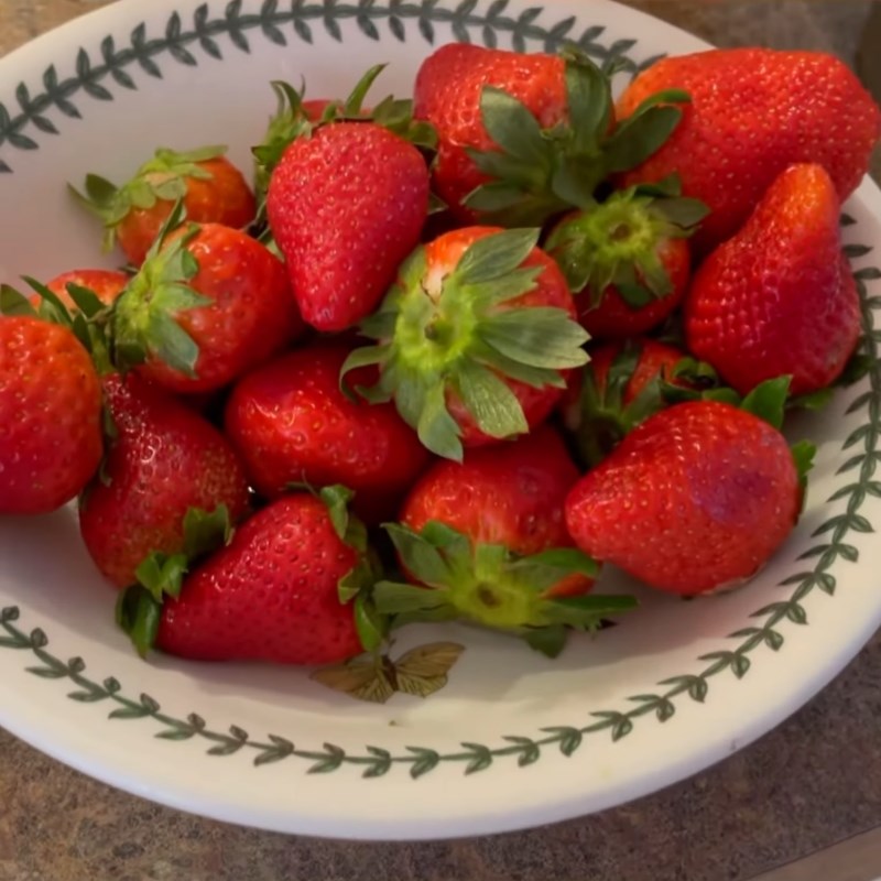 Bước 1 Sơ chế nguyên liệu Nước ép cải cầu vồng cà rốt dâu táo