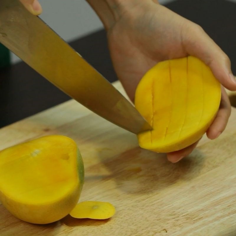 Bước 1 Sơ chế nguyên liệu Sinh tố bắp với xoài