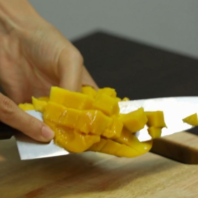 Bước 1 Sơ chế nguyên liệu Sinh tố bắp với xoài