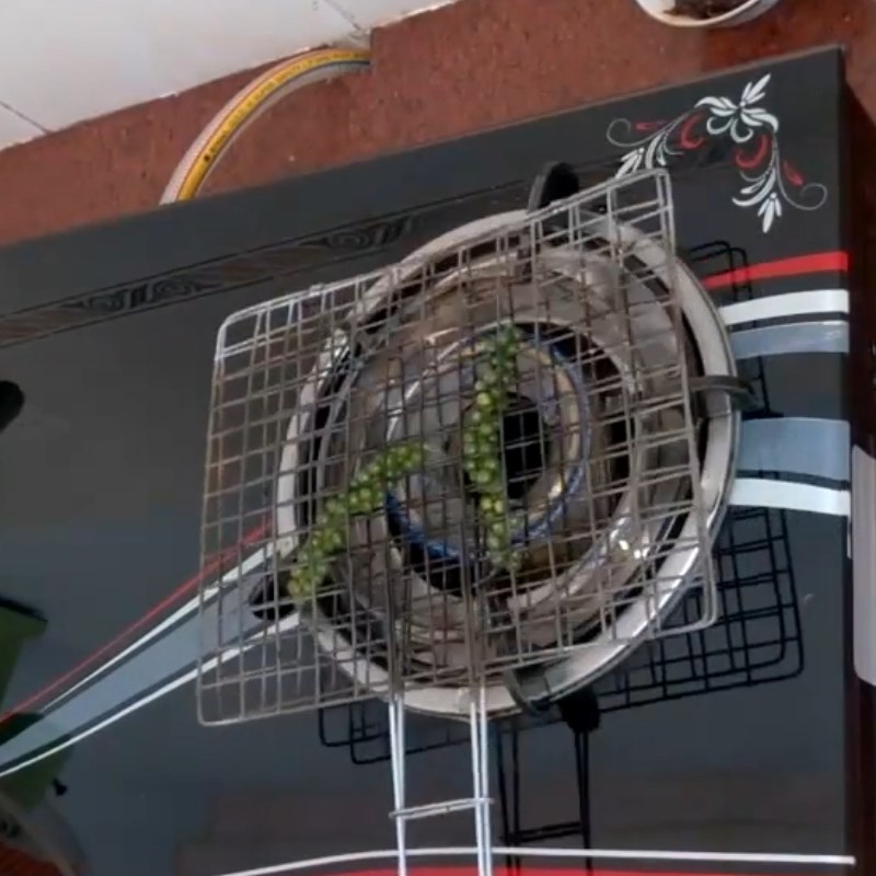 Bước 2 Sơ chế nguyên liệu phụ Khô mực chiên tiêu