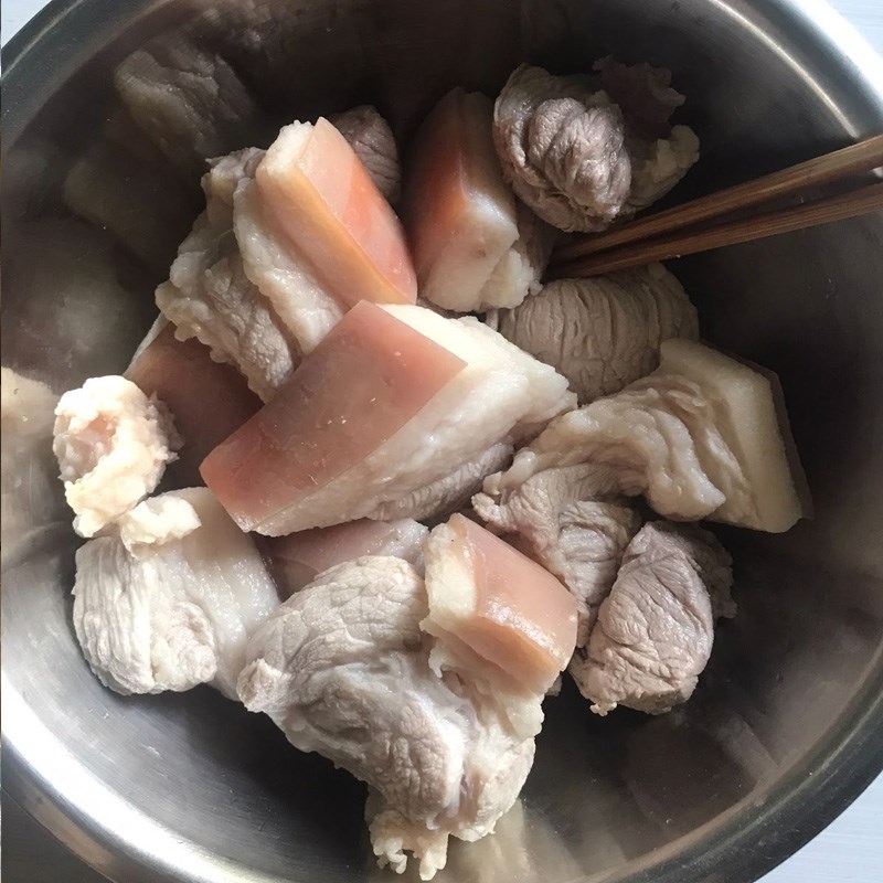 Bước 2 Sơ chế thịt Thịt kho Tàu miền Nam