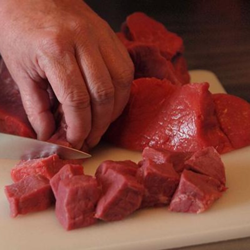 Bước 1 Sơ chế thịt bò Thịt bò hầm cà rốt
