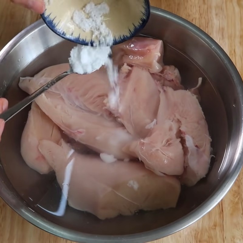 Bước 1 Sơ chế và hấp ức gà Khô gà bằng lò nướng