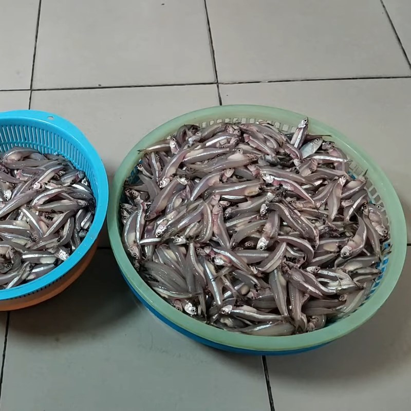 Bước 1 Sơ chế và làm sạch cá Nước mắm cá cơm
