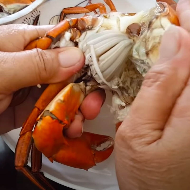 Bước 1 Sơ chế và luộc cua biển Chả cua biển