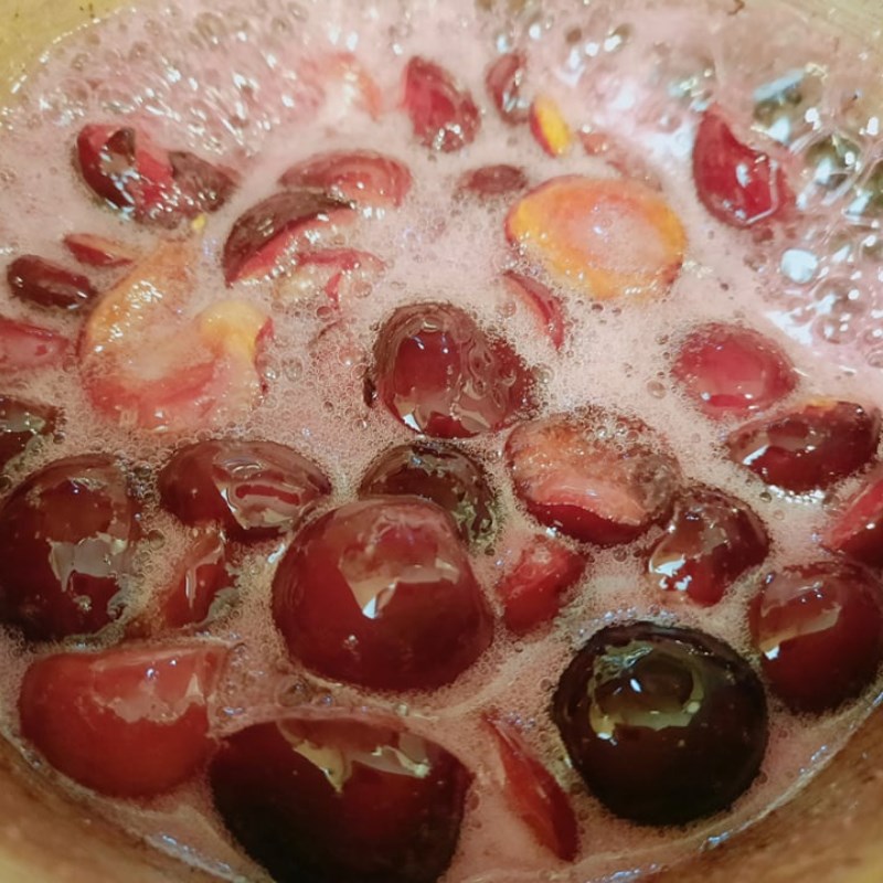 Bước 1 Sơ chế và rim cherry Hồng trà cherry