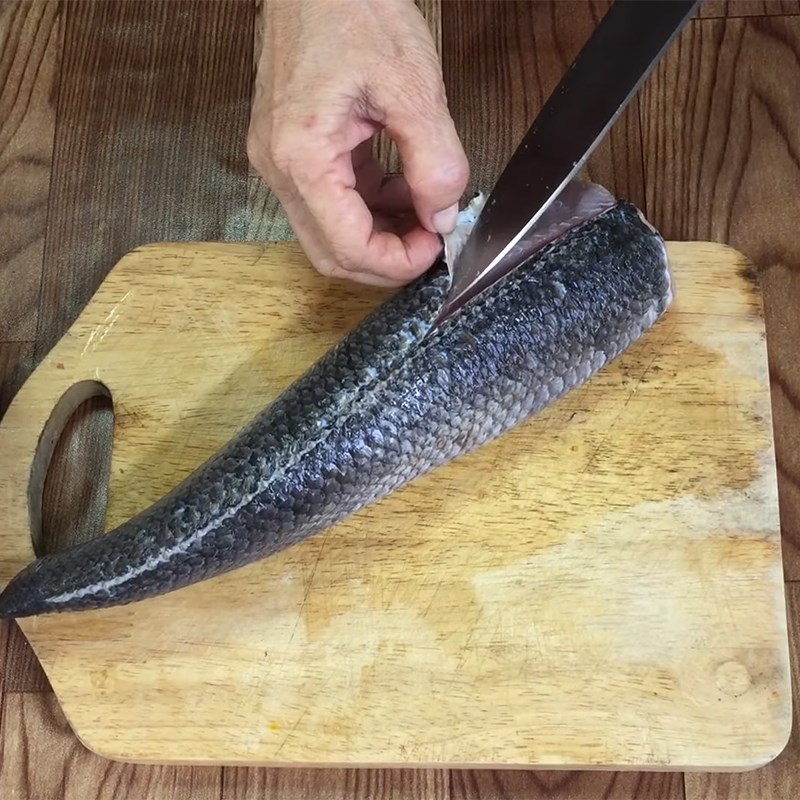Bước 2 Sơ chế và ướp cá lóc Bánh canh bột mì cá lóc