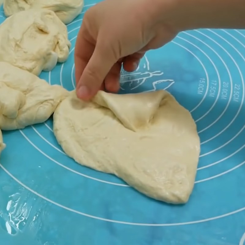 Bước 3 Tạo hình bánh mì Bánh mì bằng lò nướng