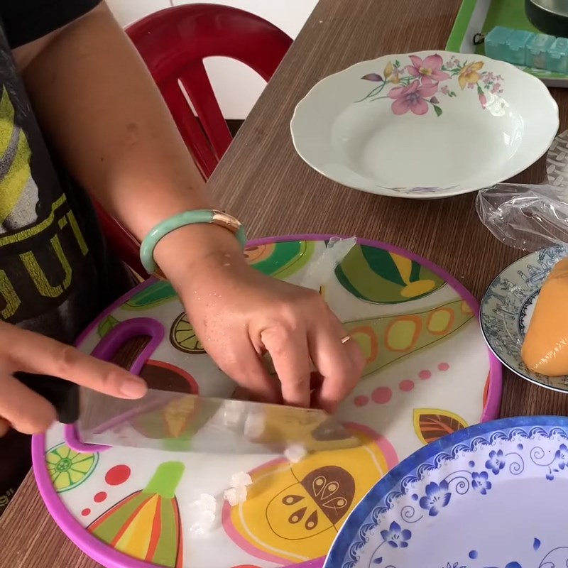 Bước 1 Tạo hình trân châu Trân châu đường thốt nốt bằng bánh tráng