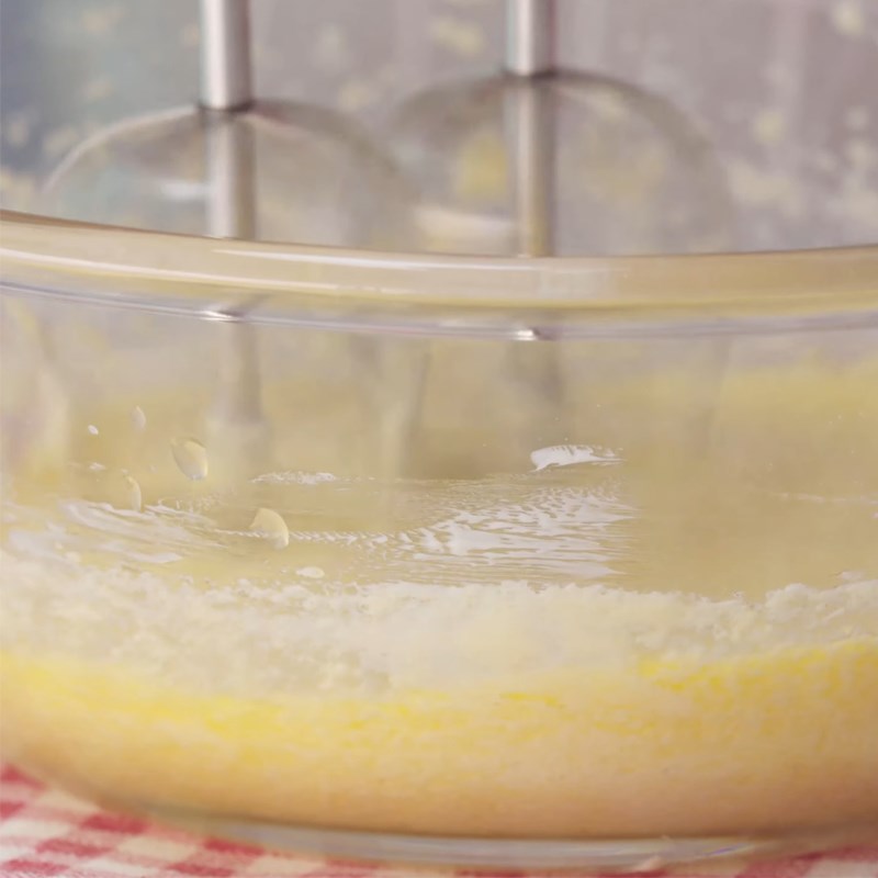 Bước 4 Trộn bột bánh Bánh tart mận hạnh nhân