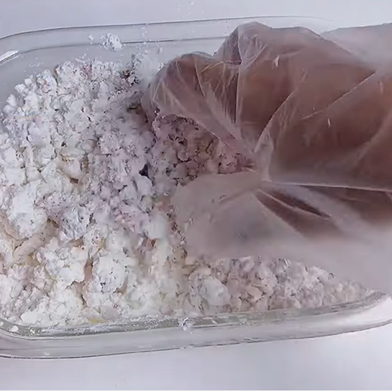 Bước 1 Trộn bột và tẩm ướp gia vị Bánh que cay (sợi cay)
