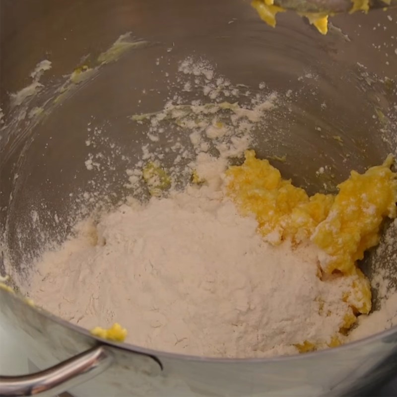 Bước 2 Trộn bột và tạo hình đế bánh Bánh tart mận