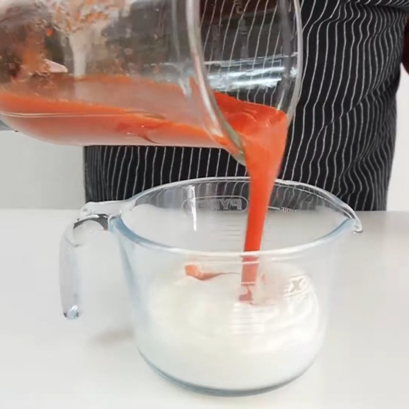 Bước 3 Trộn hỗn hợp dâu tây kem sữa Kem que dâu tây sữa