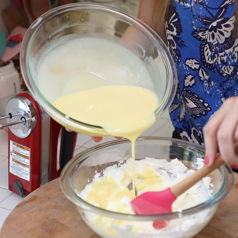 Bước 5 Trộn hỗn hợp kem sữa dâu Kem Ý gelato dâu tây
