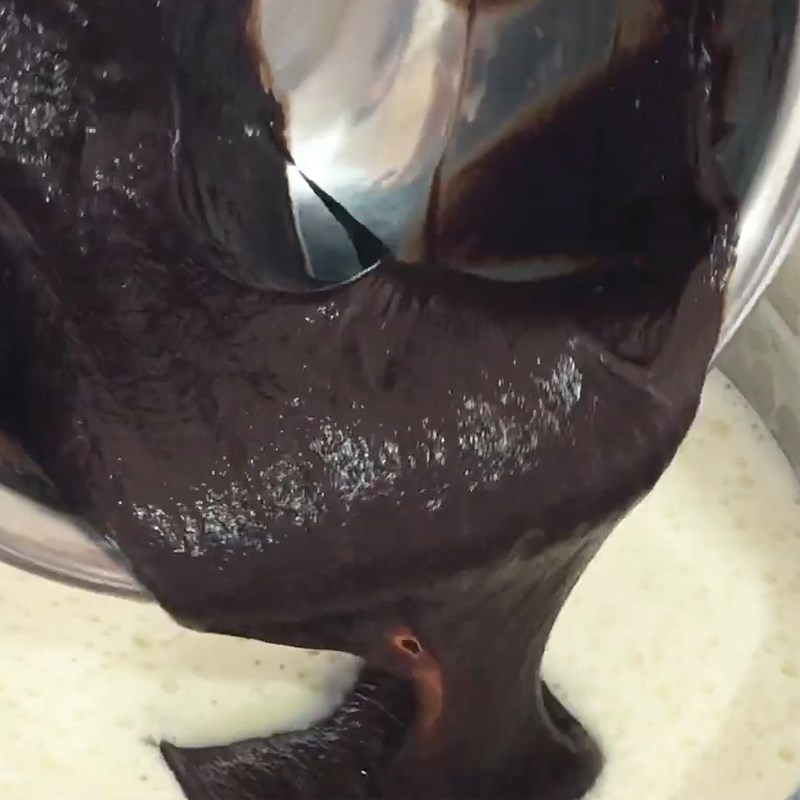 Bước 3 Trộn socola với hỗn hợp kem sữa Kem Ý gelato socola